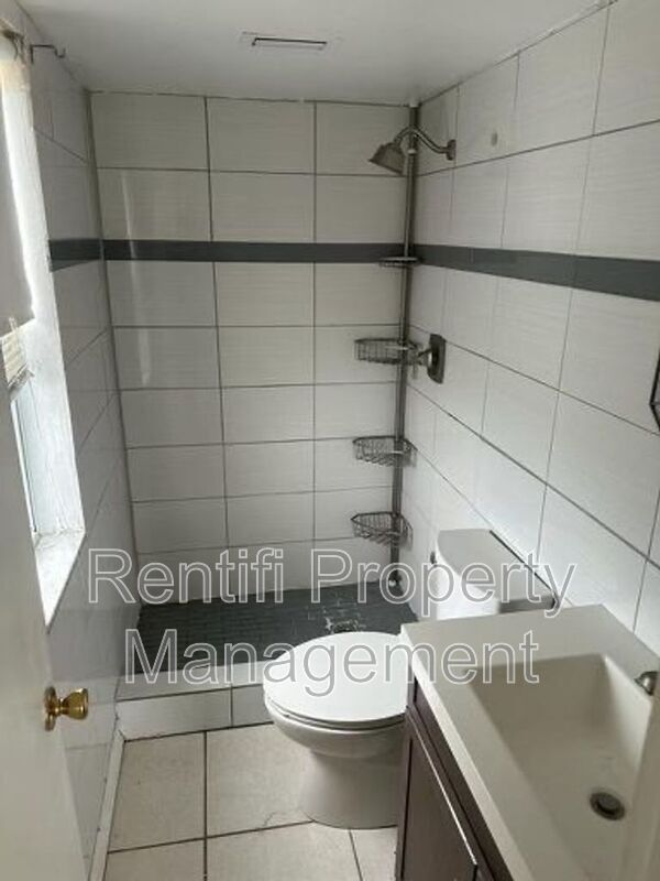 Building Photo - 12632 Kenwood Ln