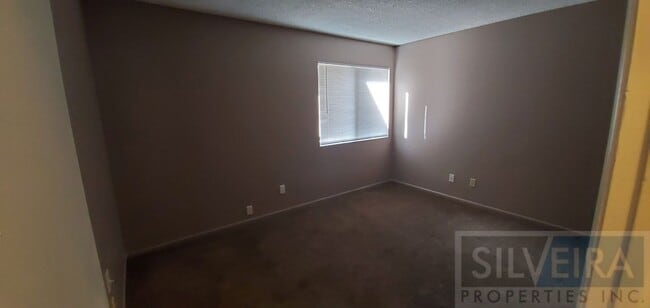 Building Photo - 2 Bedroom Condo available