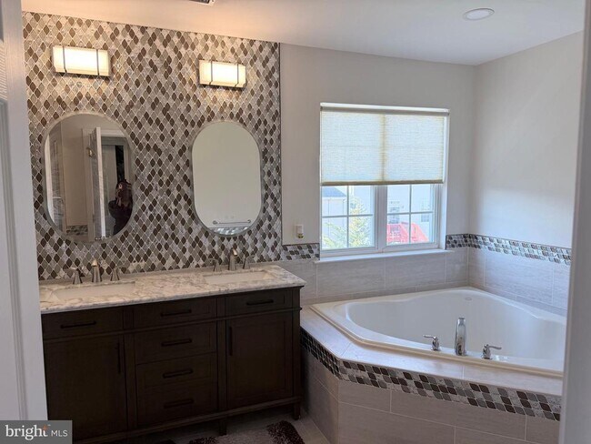 Building Photo - 413 Ruby Rd