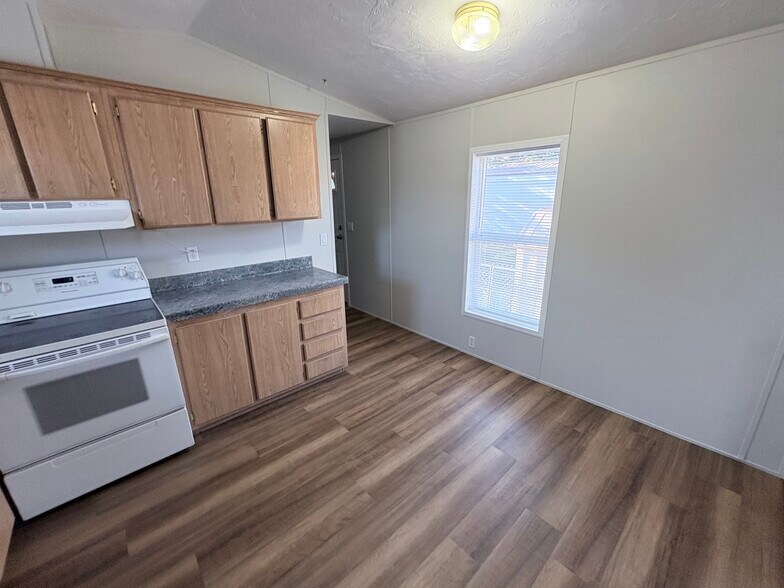 Building Photo - 2250 N Whispering Pnes Dr