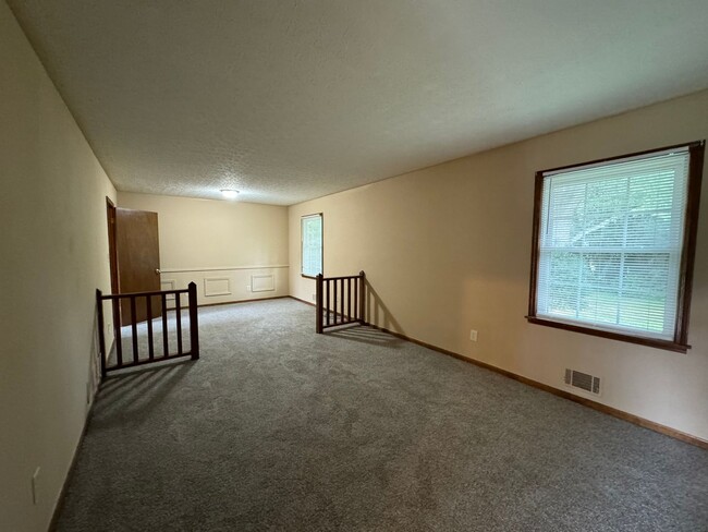 Building Photo - MOVE-IN SPECIAL $1,395.00 1ST 2 MONTHS! Sp...