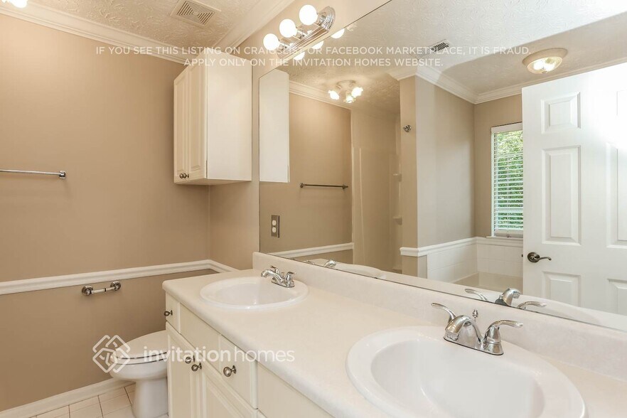 Building Photo - 3020 Maple Dr NW