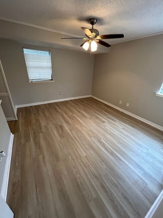 Building Photo - Come and see this well-kept beautiful home today!