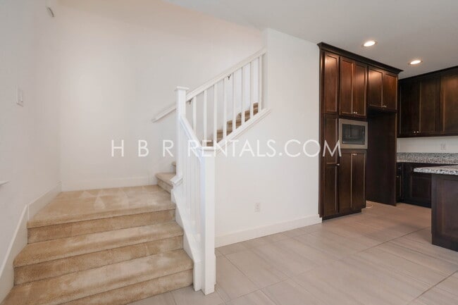 Building Photo - Hansen Village: Spacious 4-Bed Two Story H...