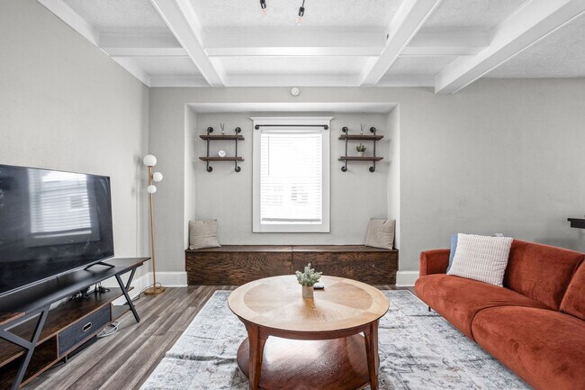 Building Photo - 325 N Bancroft St