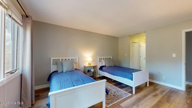 Building Photo - 704 Dover St