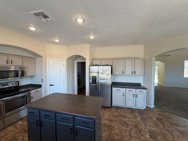 Building Photo - 38134 N Establo Dr