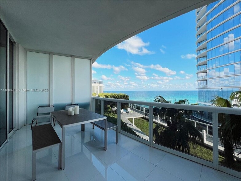 Primary Photo - 15811 Collins Ave