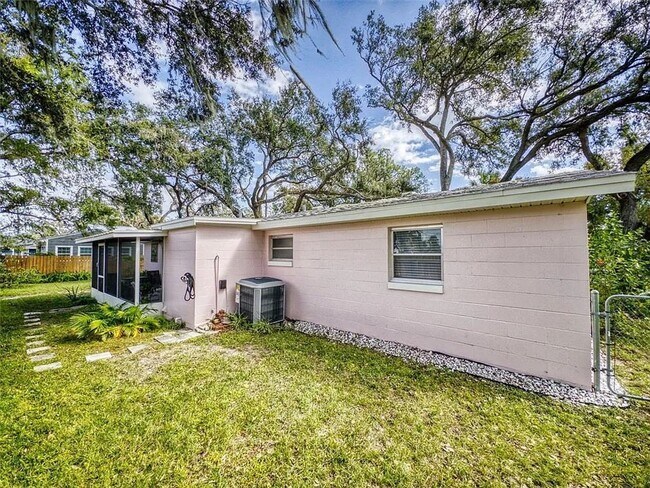 Building Photo - Charming 2-bedroom, 1-bath home