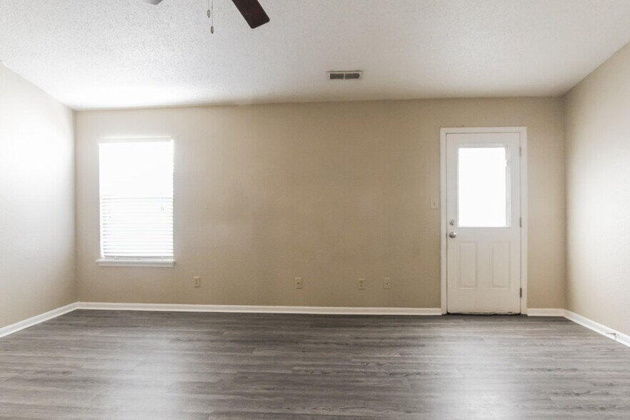 Building Photo - 1418 Green Spring Way