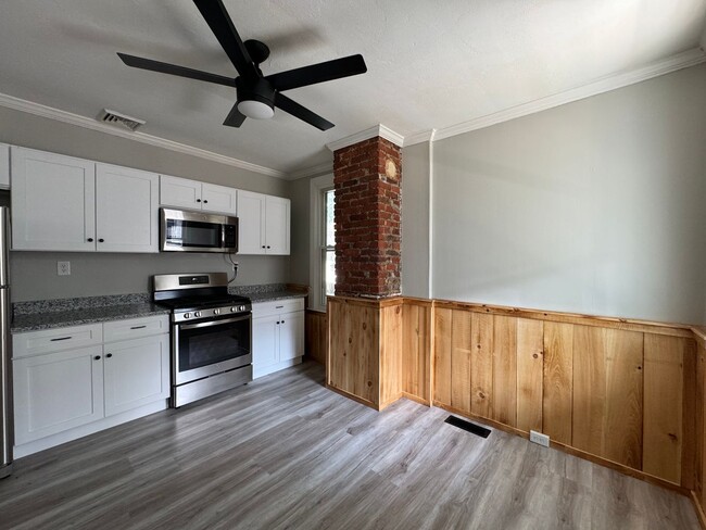 Building Photo - Beautifully Renovated 3 Bedroom Home in York