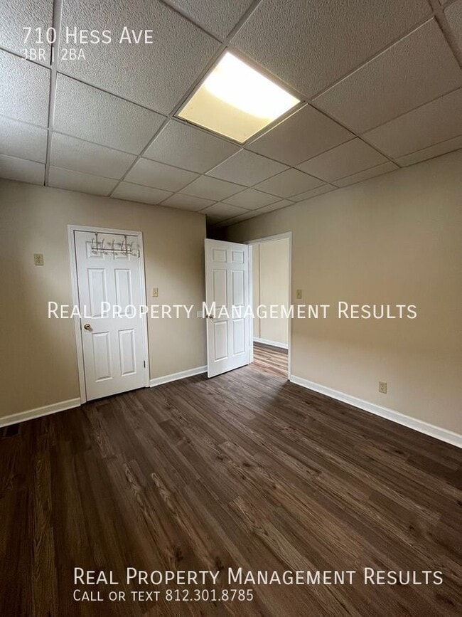 Building Photo - 710 Hess Ave