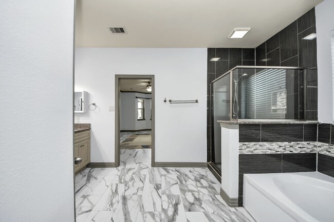 Building Photo - 4410 Lodge Vine Ct