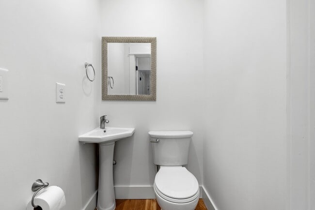 Building Photo - 2104 Jade Dr