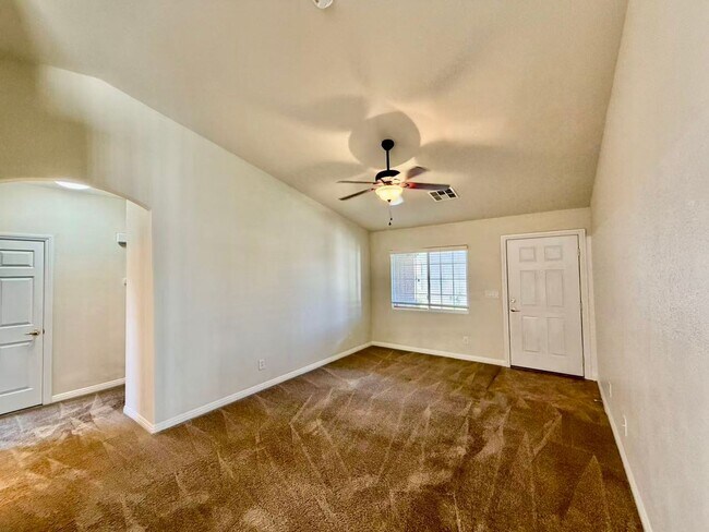 Building Photo - CUTE ONE STORY TOWNHOME
