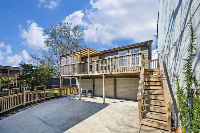 Building Photo - 2108 Branard St