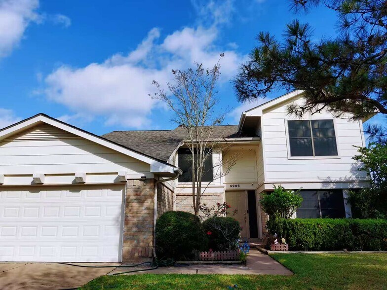 Front - 3206 Sturbridge Ln