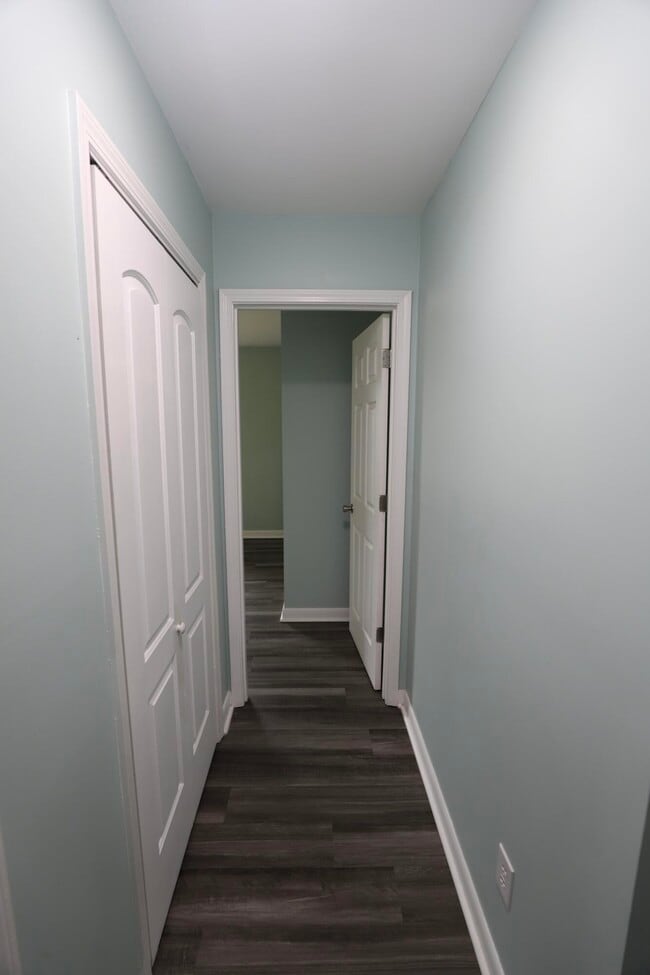 Building Photo - 807 N Guignard Dr