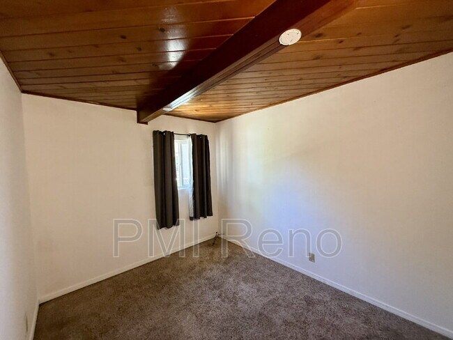 Building Photo - 335 Denslowe Dr