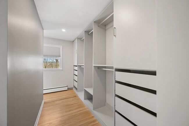 Building Photo - 75 Rivergate Dr