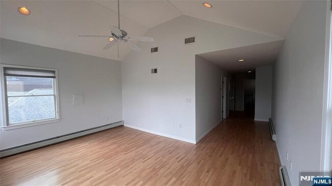 Building Photo - 82 Edgewater Pl