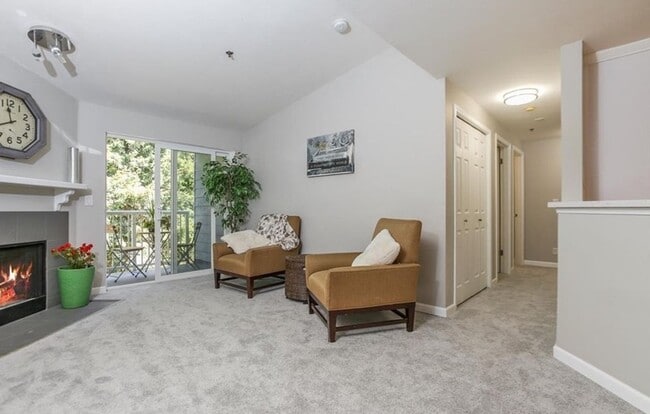 Building Photo - 3 Bed 2 Bath Condo is Available for Rent!