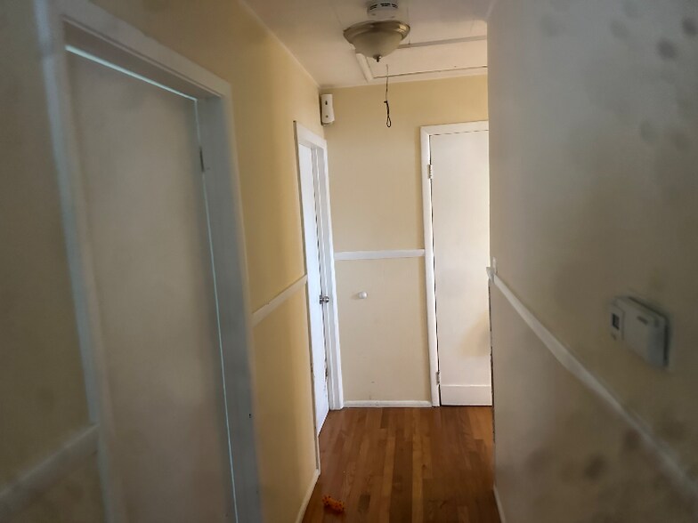 Building Photo - 920-919 19th St NE