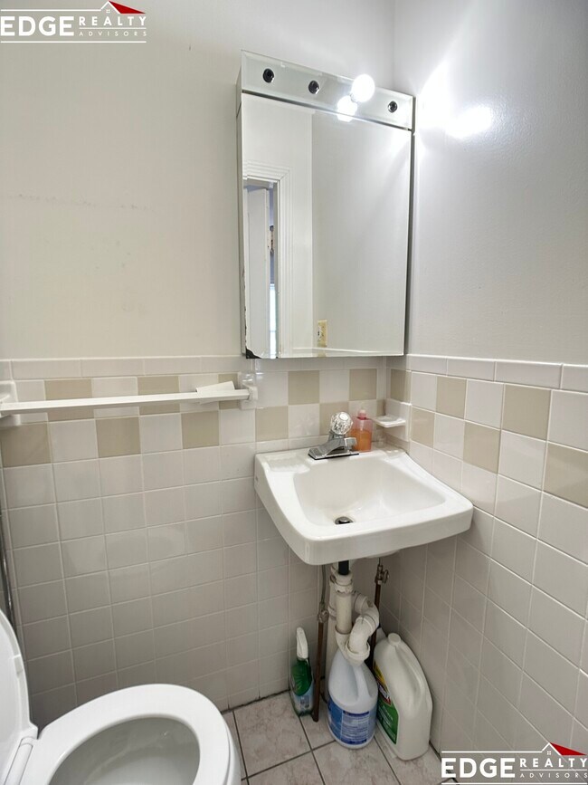 Building Photo - 287 Market St