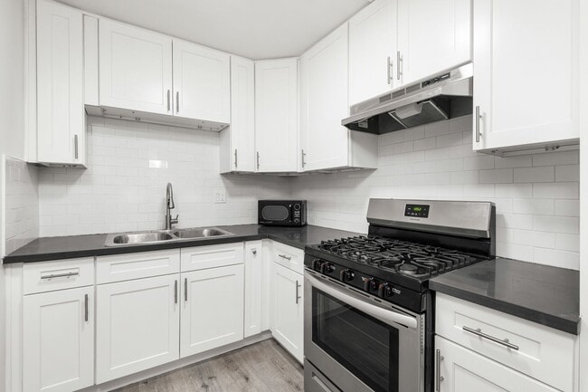 Interior Photo - 970 Menlo Ave