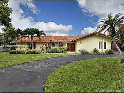 Building Photo - 13220 SW 84th Ave