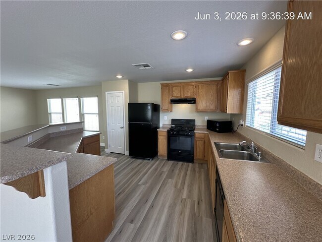 Building Photo - 9754 Splendor Sky Ave