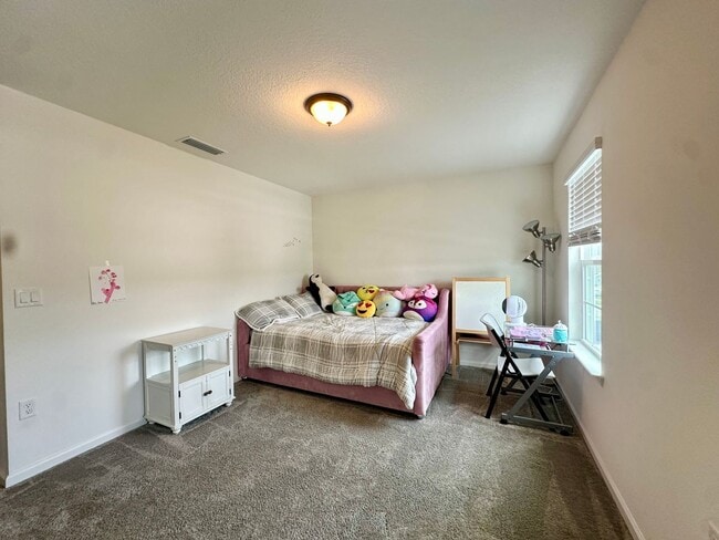 Building Photo - Spacious Home in Growing Area!