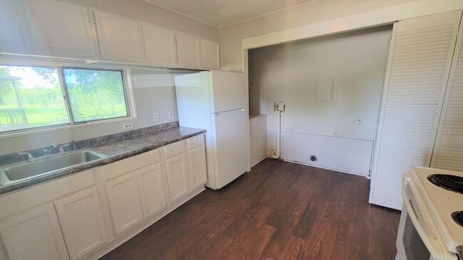 Building Photo - 3406 Black Lake Cir