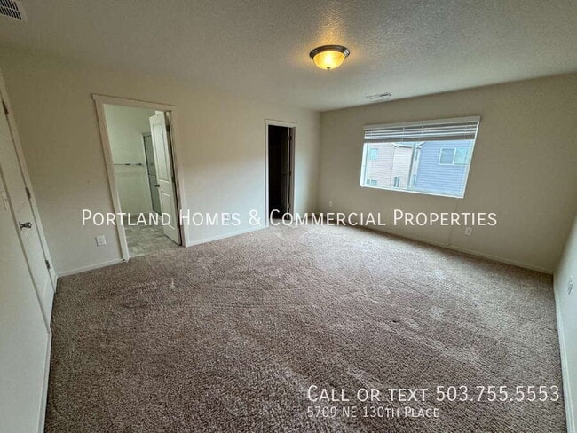Building Photo - 5709 NE 130th Pl