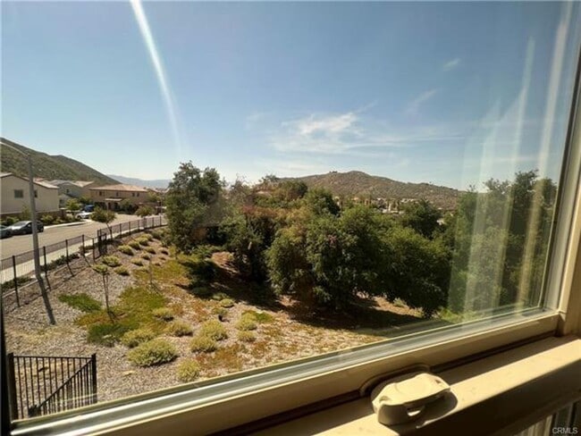 Building Photo - Stunning Canyon Hills Home