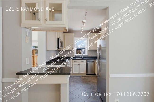 Building Photo - 121 E Raymond Ave