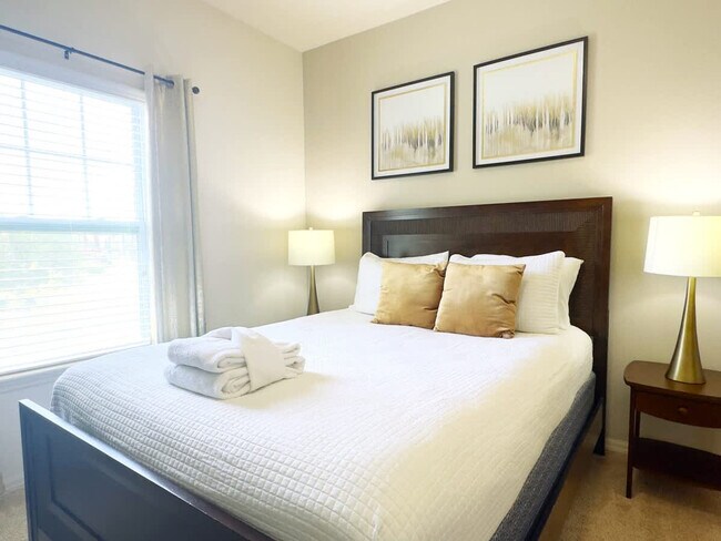 Building Photo - 8996 Silver Pl