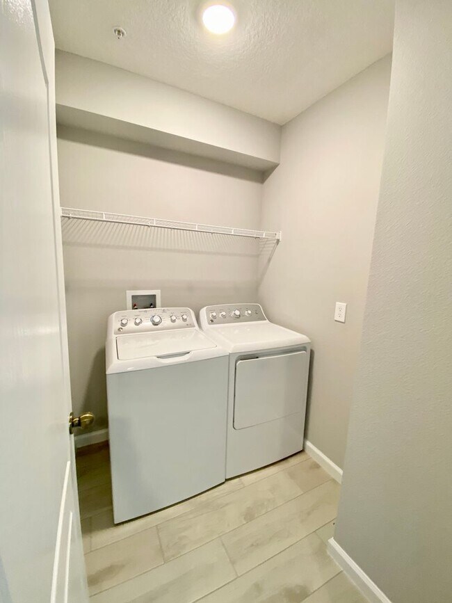 Building Photo - Brand New Townhome for Rent in Gated Commu...