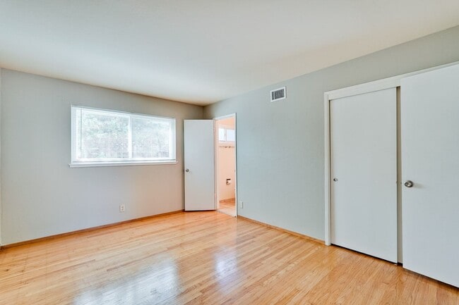Building Photo - Charming 3-bedroom, 2-bathroom ranch-style...
