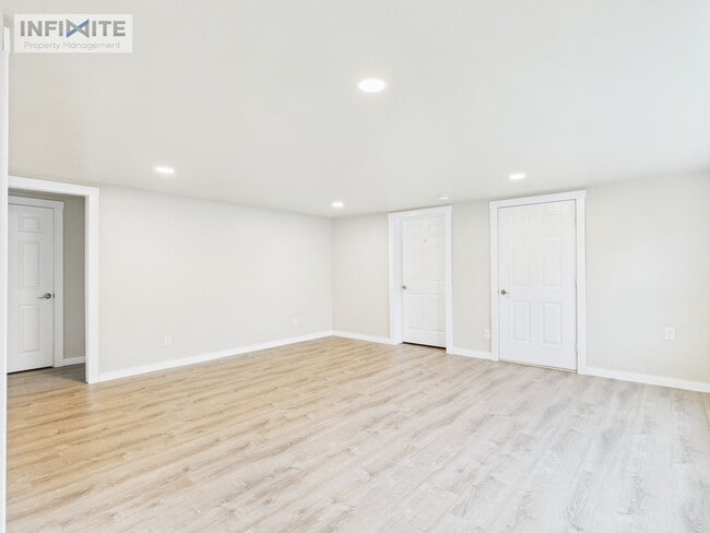 Building Photo - Beautifully Updated 2-Bedroom Home with Ga...