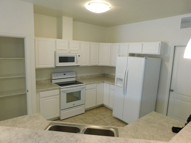 Building Photo - Modern Energy Star Condo