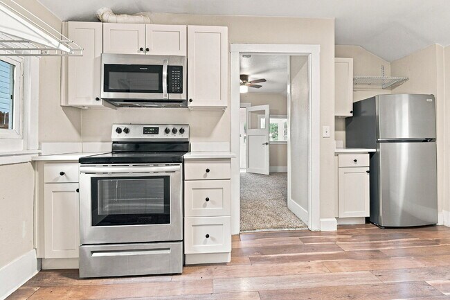 Building Photo - $1,595.95 with $250 Cleaning Voucher, 1 Bed - 1 Bath, Single Family Home in Aurora with Private a...