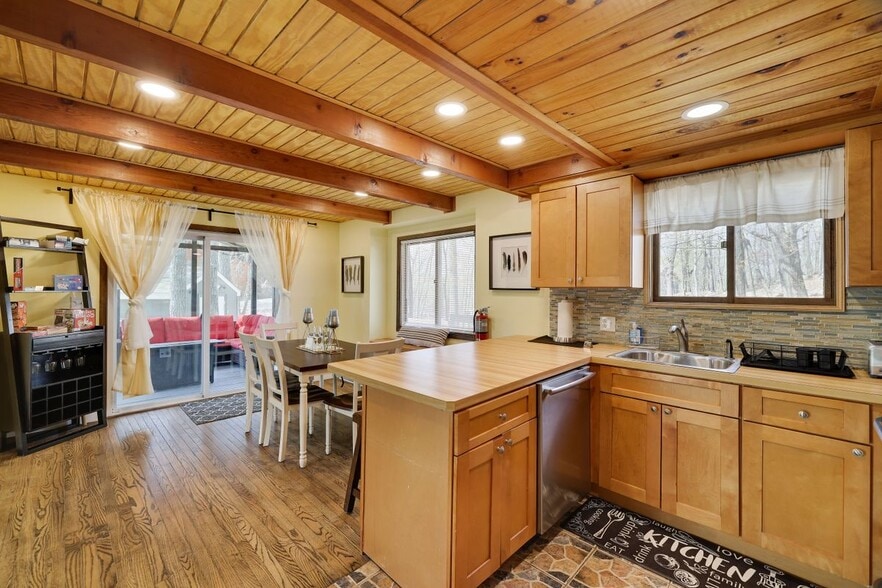 Building Photo - 163 Cambridge Ct