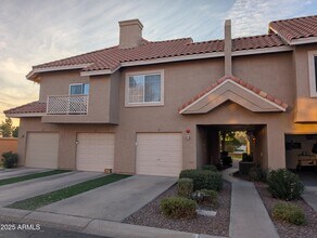 Building Photo - 1633 E Lakeside Dr