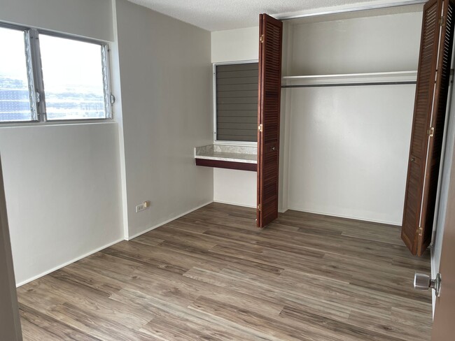 Building Photo - Makiki - Bellevue Tower - 3 Bdrm/2 Bath/ 1...