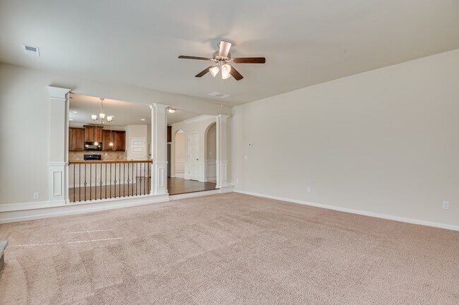 Building Photo - 5014 Vine Ln