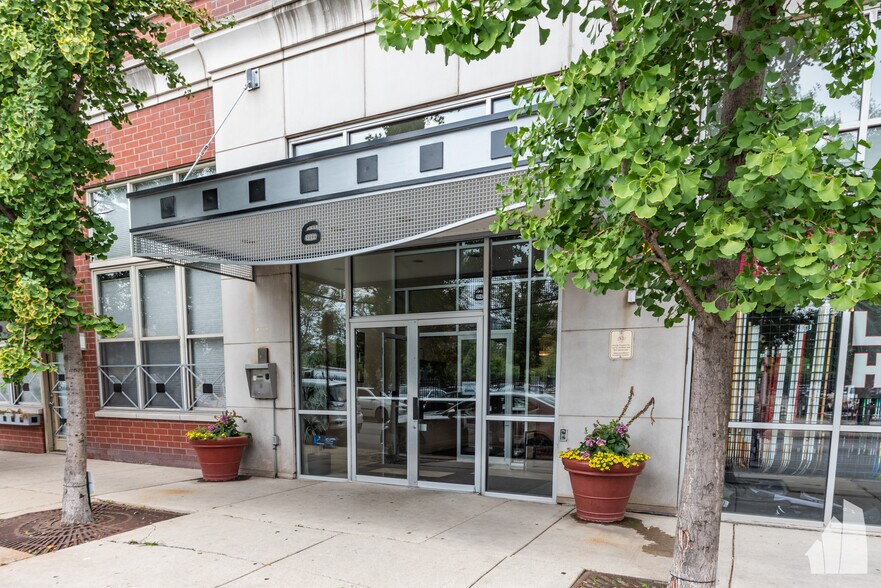 Building Photo - 6 S Laflin St