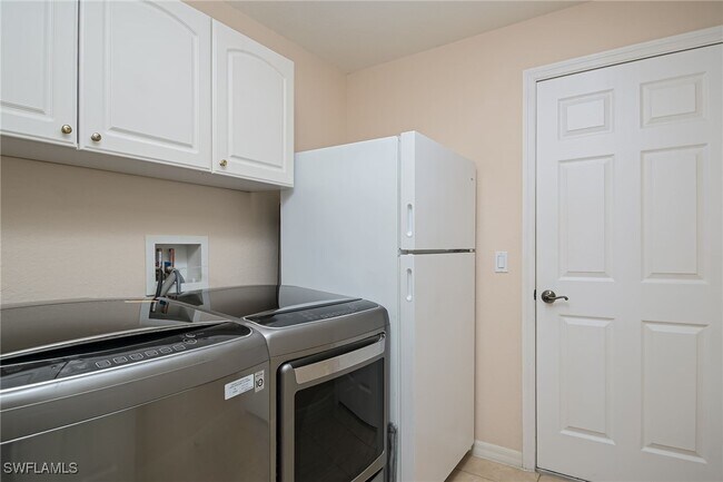 Building Photo - 2250 Grove Dr