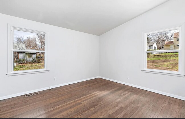 Building Photo - 6455 Chestnut Ave
