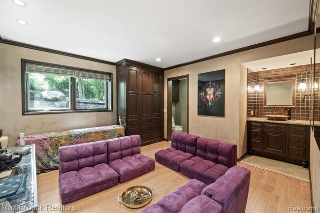 Building Photo - 3333 W Shore Dr